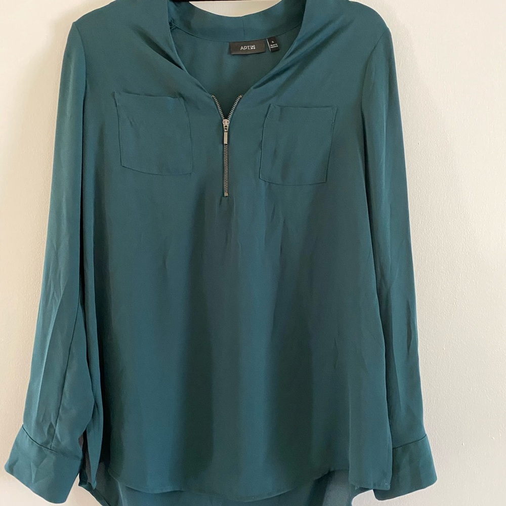 Apt 9 green zip up blouse